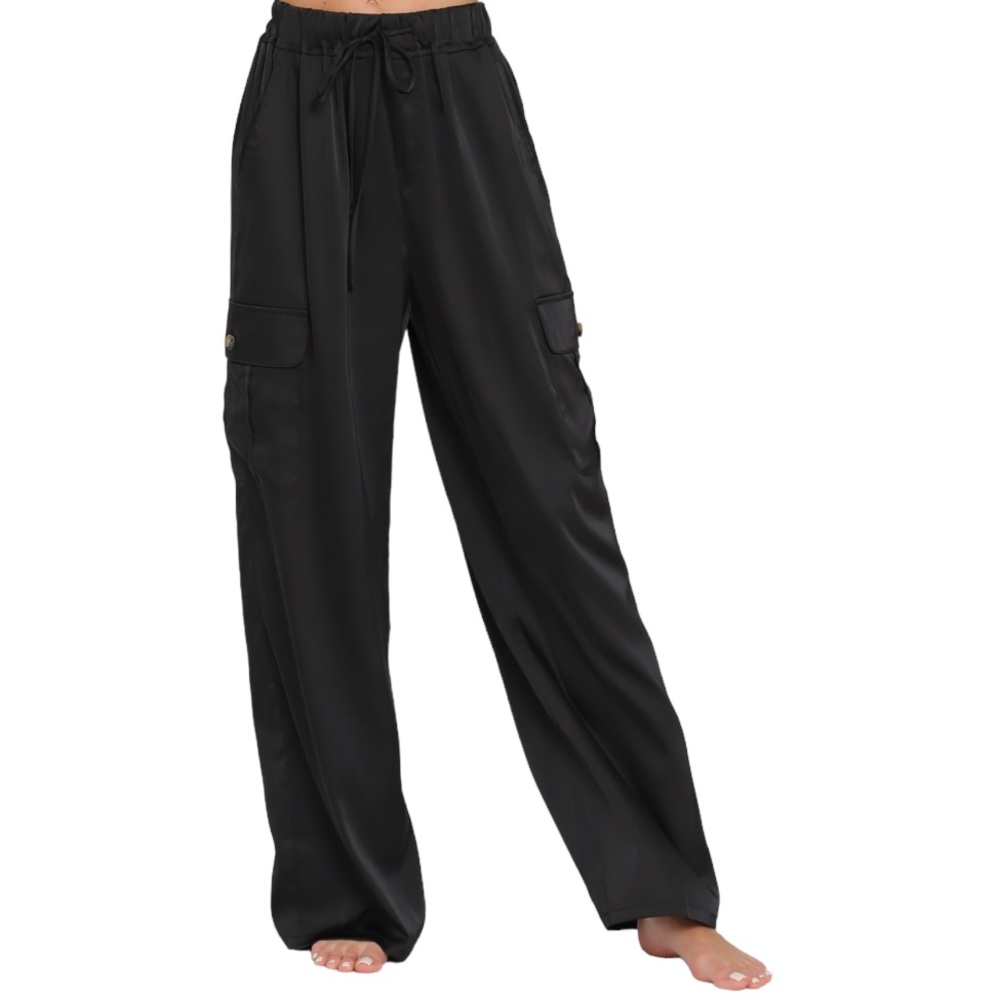 133. Black High Waisted Cargo W/Pockets Pants NWT
